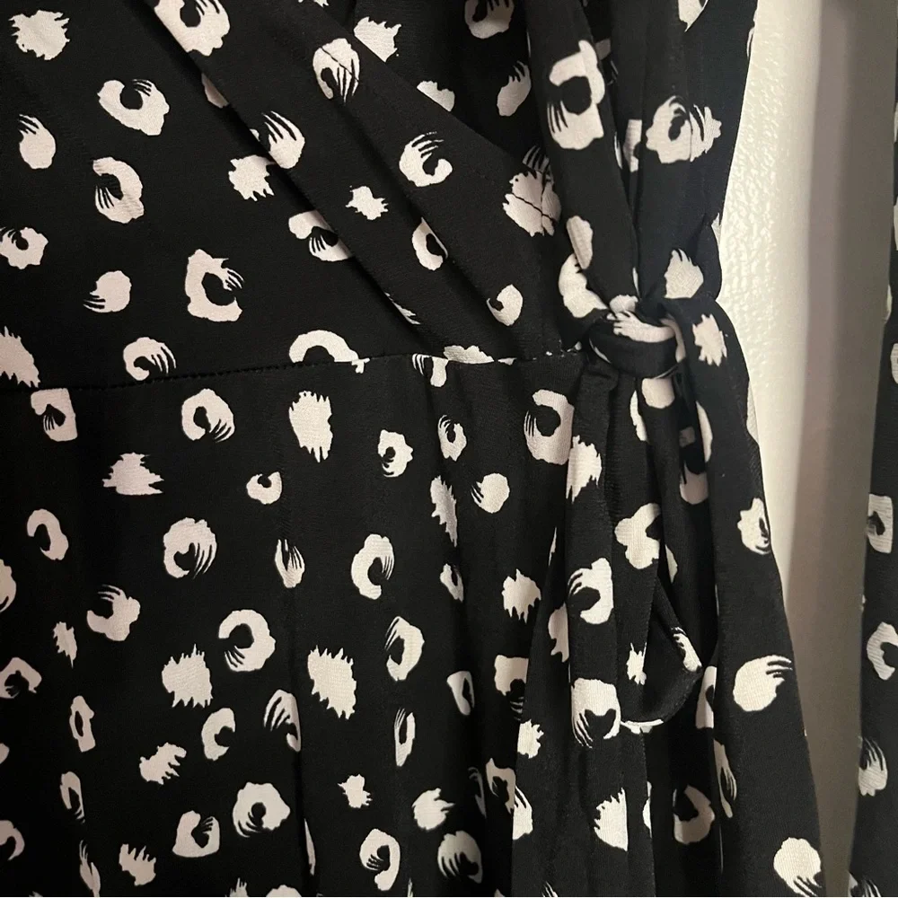 Hailey 23 Faux Wrap Midi Dress NWT Medium - Picture 3 of 4